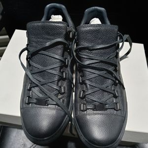 I buy storage units and found these in the unit